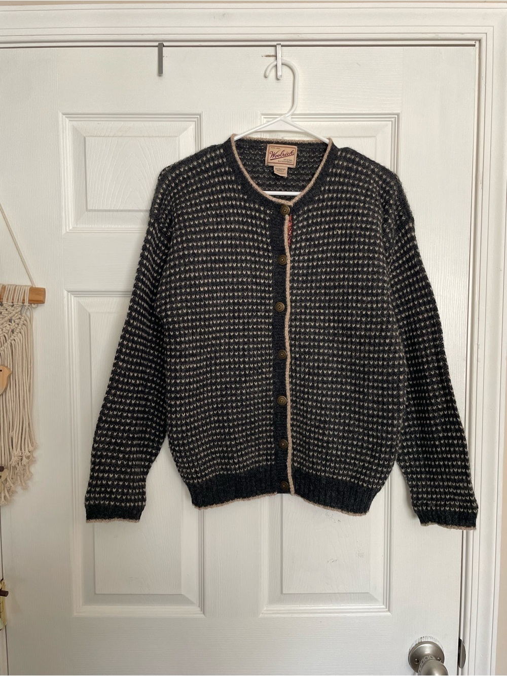 Vintage Woolrich 100% Wool Womens size S Dark Grey  & Cream Button Cardigan